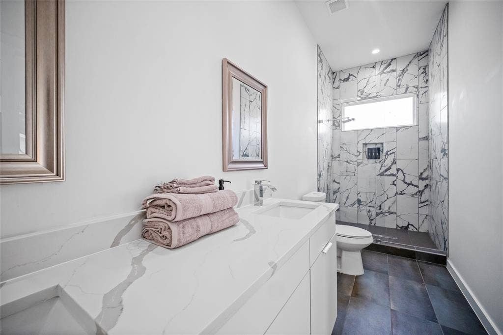 1350 Strickland Street, Dallas, TX 75216 1350 Strickland Street, Dallas, TX 75216