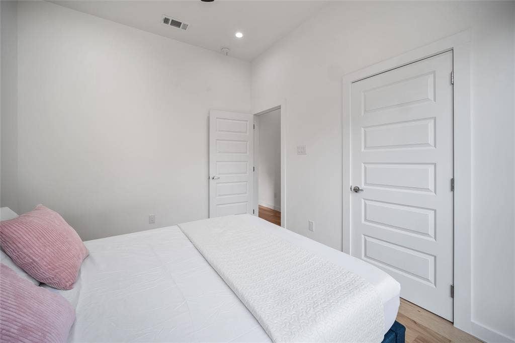 1350 Strickland Street, Dallas, TX 75216 1350 Strickland Street, Dallas, TX 75216
