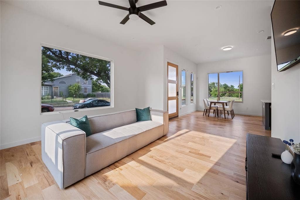 1350 Strickland Street, Dallas, TX 75216 1350 Strickland Street, Dallas, TX 75216