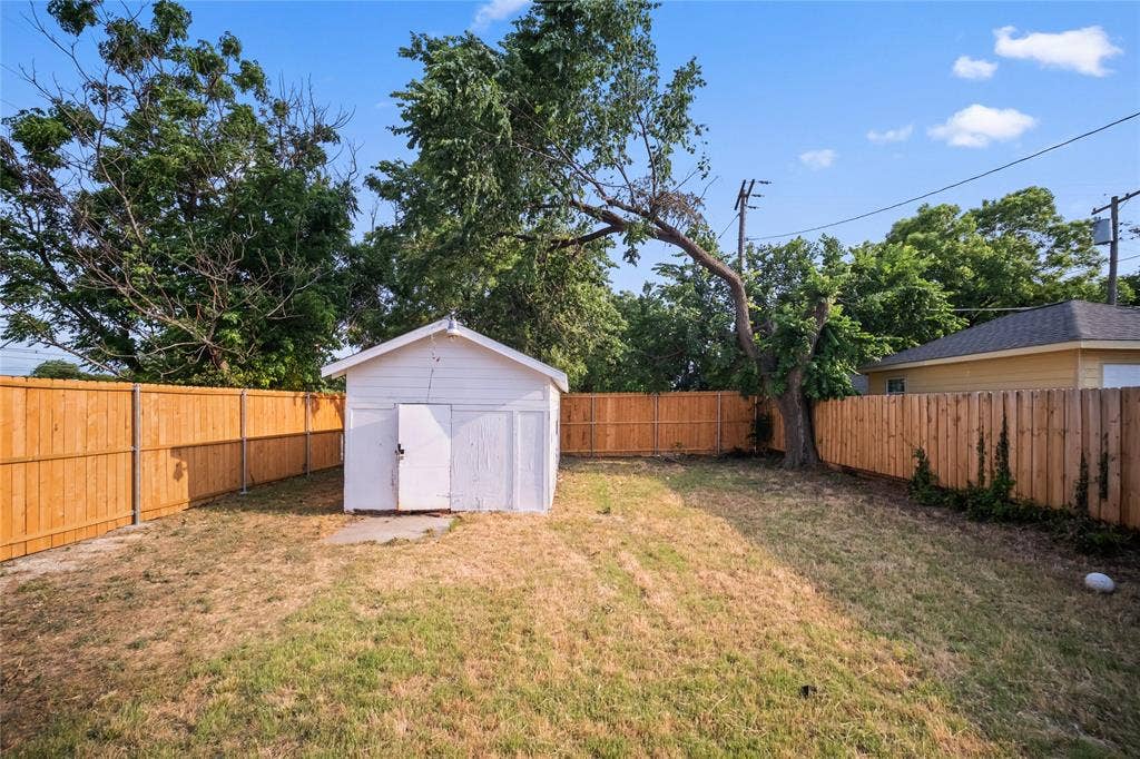 1350 Strickland Street, Dallas, TX 75216 1350 Strickland Street, Dallas, TX 75216