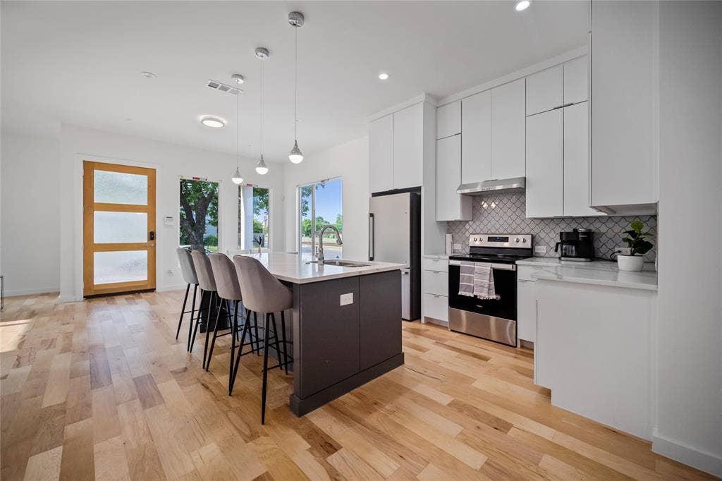 1350 Strickland Street, Dallas, TX 75216 1350 Strickland Street, Dallas, TX 75216