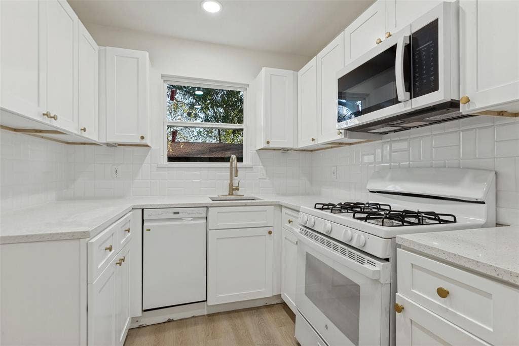 1114 10th Street, Plano, TX 75074 1114 10th Street, Plano, TX 75074
