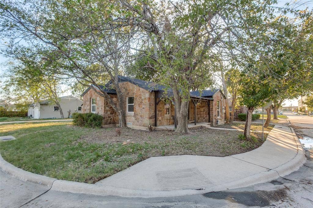 1114 10th Street, Plano, TX 75074 1114 10th Street, Plano, TX 75074