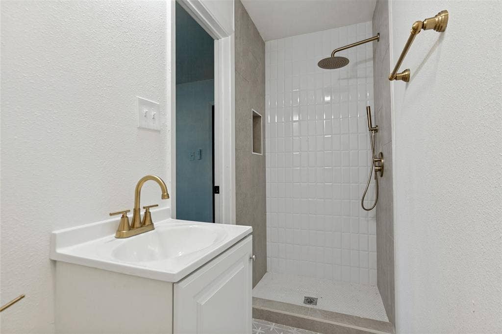 1114 10th Street, Plano, TX 75074 1114 10th Street, Plano, TX 75074