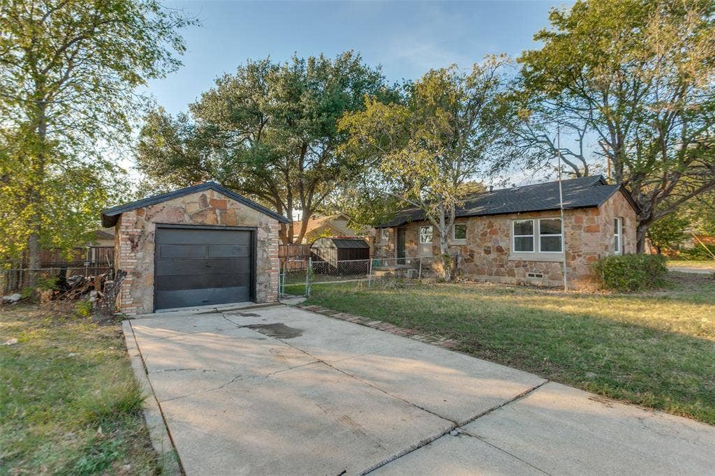 1114 10th Street, Plano, TX 75074 1114 10th Street, Plano, TX 75074