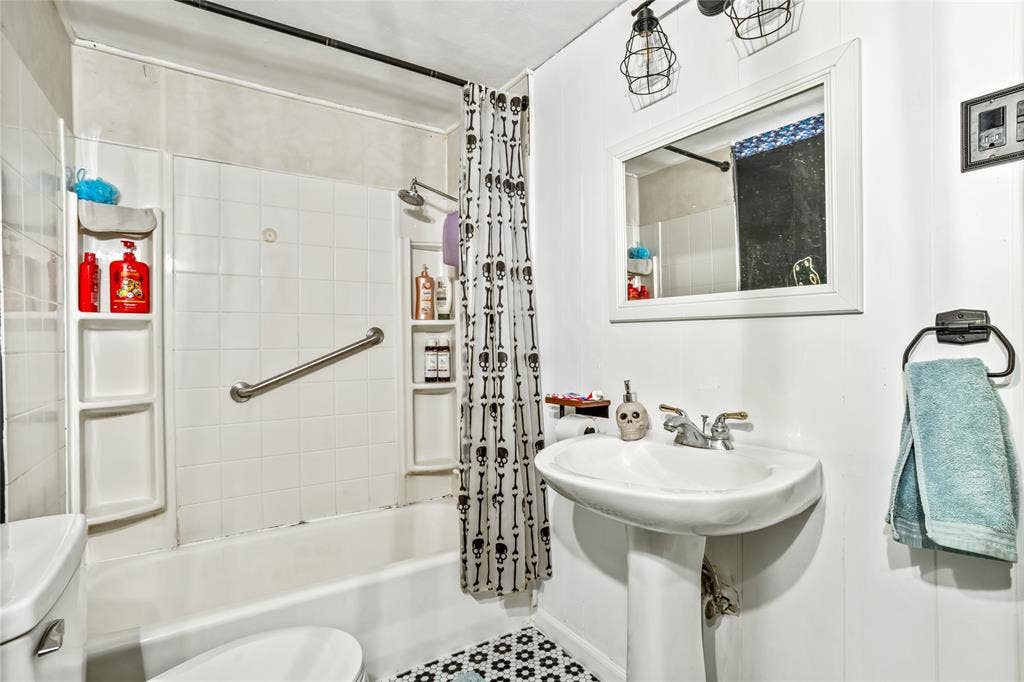 1641 Ben Davis Drive, Garland, TX 75040 1641 Ben Davis Drive, Garland, TX 75040