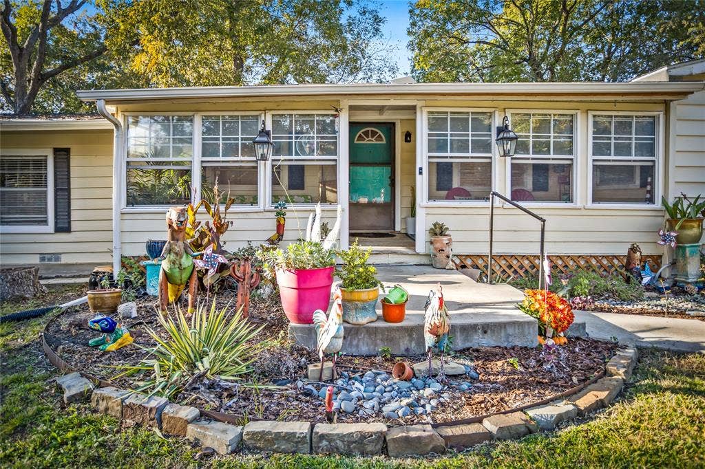 1641 Ben Davis Drive, Garland, TX 75040 Front of home