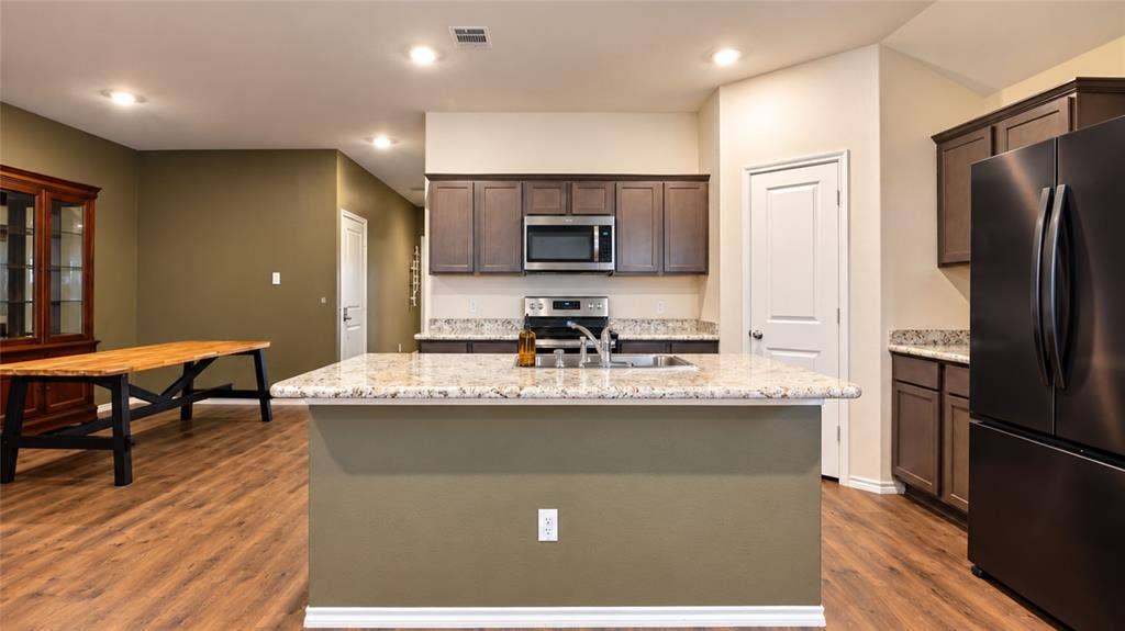 709 Darlington Oak Avenue, Royse City, TX 75189