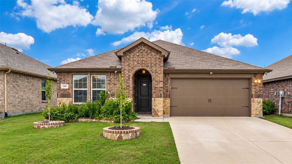 709 Darlington Oak Avenue, Royse City, TX 75189