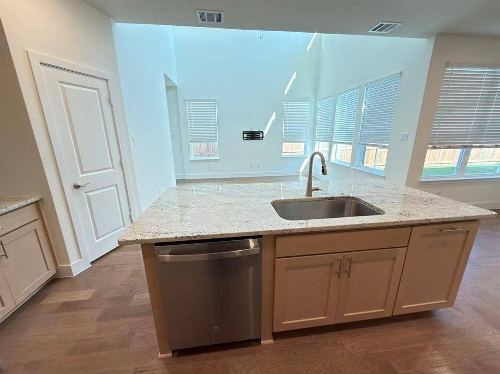 7043 Lathrop Lane, Frisco, TX 75033 7043 Lathrop Lane, Frisco, TX 75033