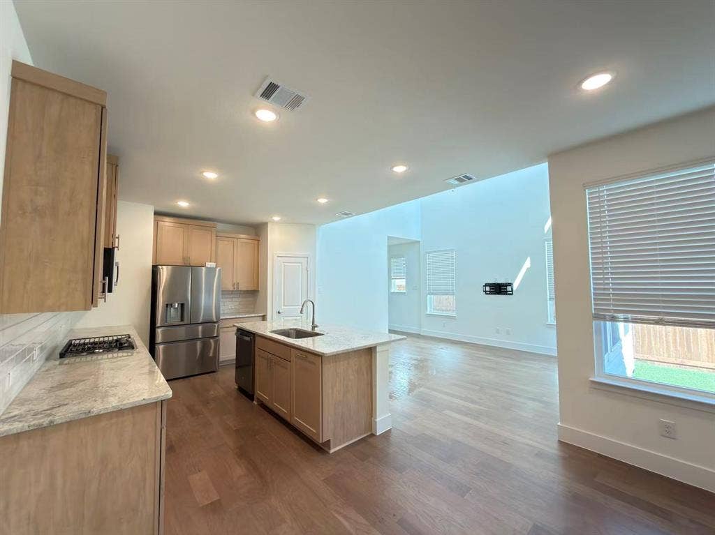 7043 Lathrop Lane, Frisco, TX 75033 7043 Lathrop Lane, Frisco, TX 75033