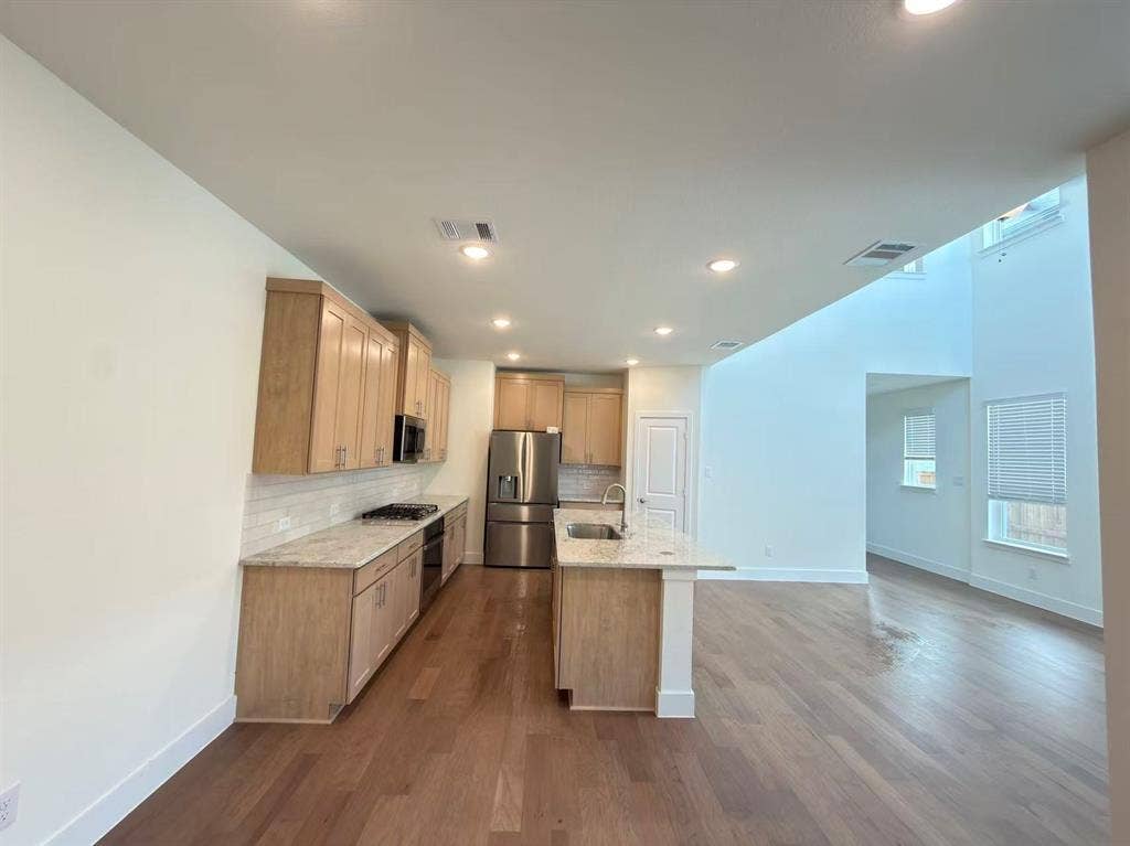 7043 Lathrop Lane, Frisco, TX 75033 7043 Lathrop Lane, Frisco, TX 75033