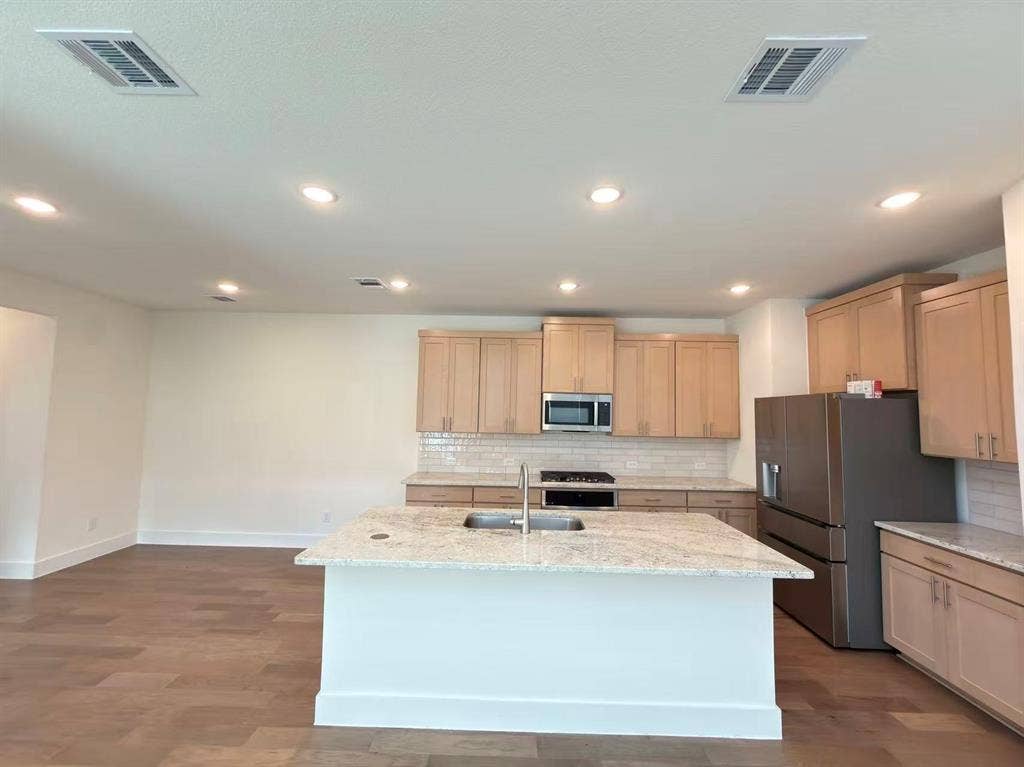 7043 Lathrop Lane, Frisco, TX 75033 7043 Lathrop Lane, Frisco, TX 75033