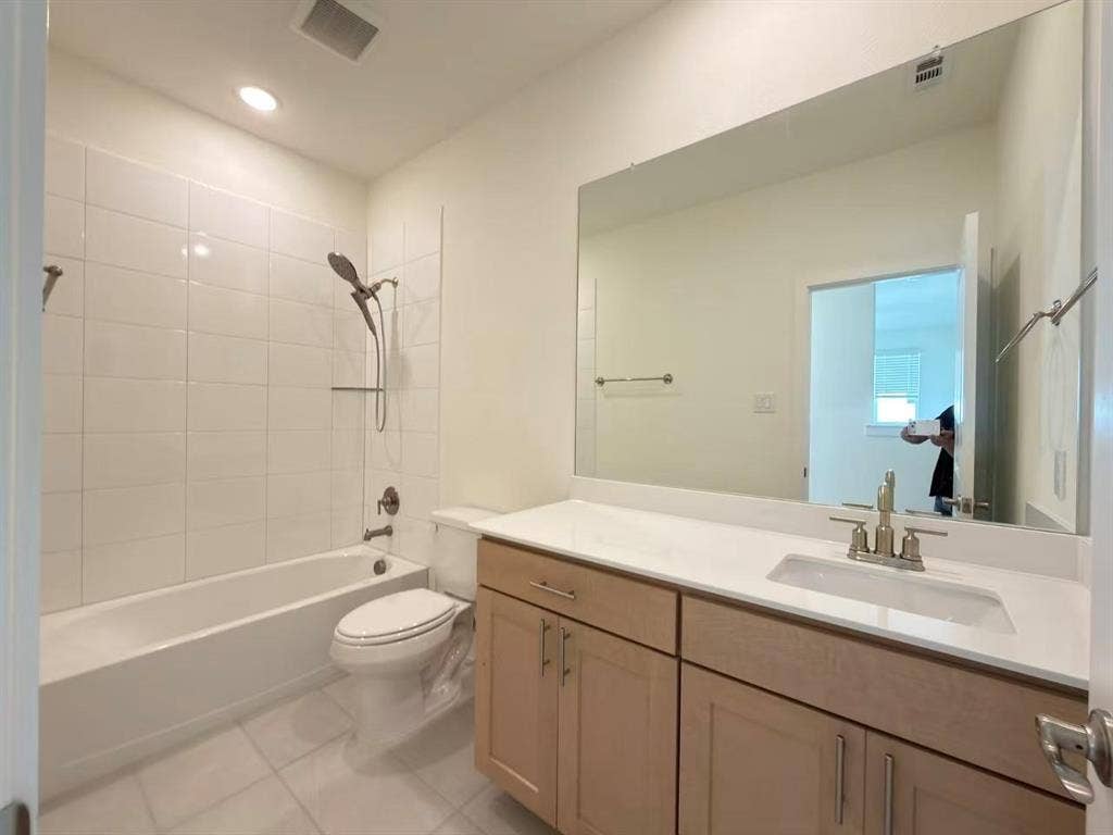 7043 Lathrop Lane, Frisco, TX 75033 7043 Lathrop Lane, Frisco, TX 75033