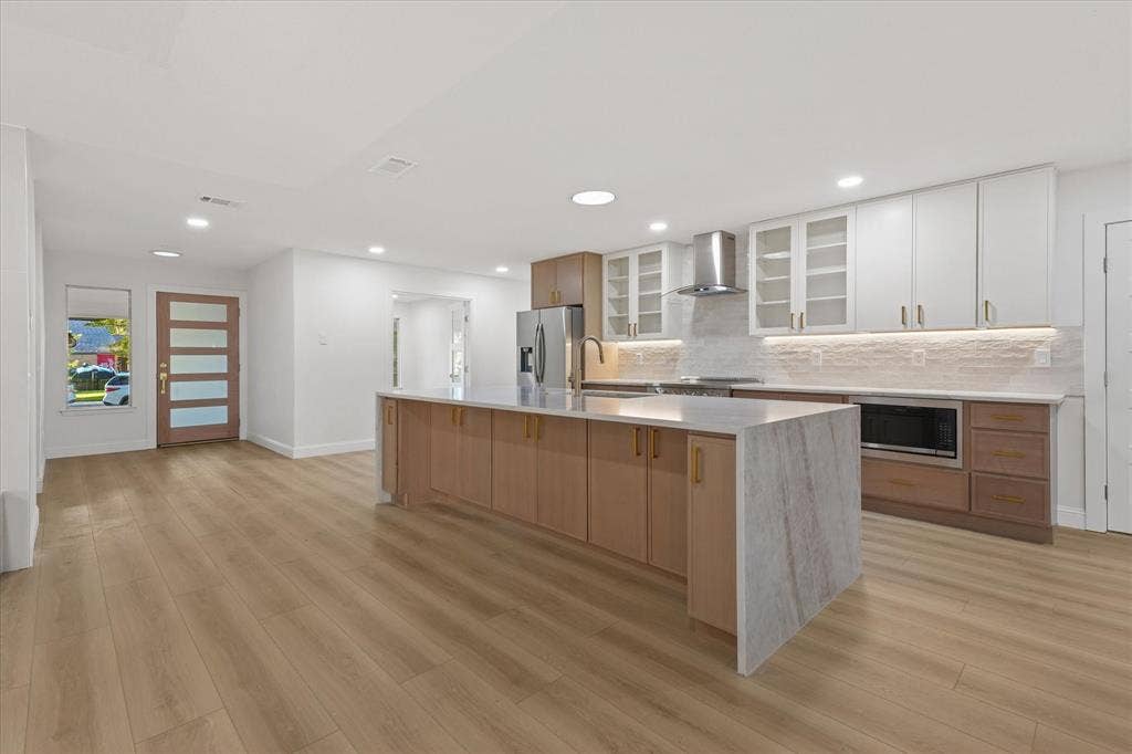6727 Southpoint Drive, Dallas, TX 75248