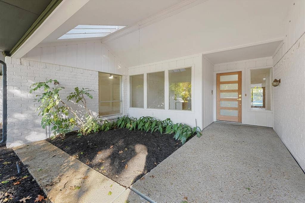 6727 Southpoint Drive, Dallas, TX 75248