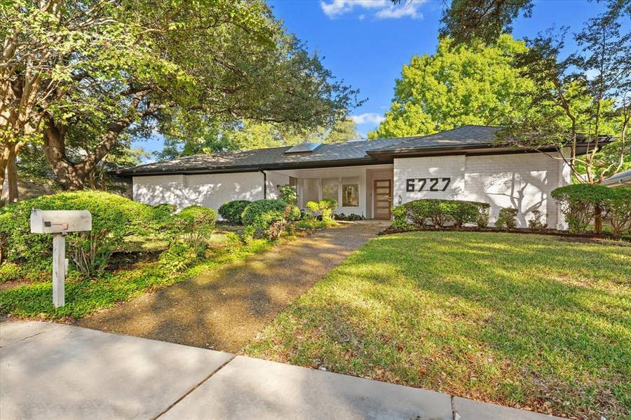 Property photo for 6727 Southpoint Drive, Dallas, TX
