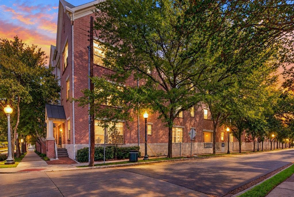 2305 Worthington Street, #202, Dallas, TX 75204 This image features a virtual twilight enhancement.