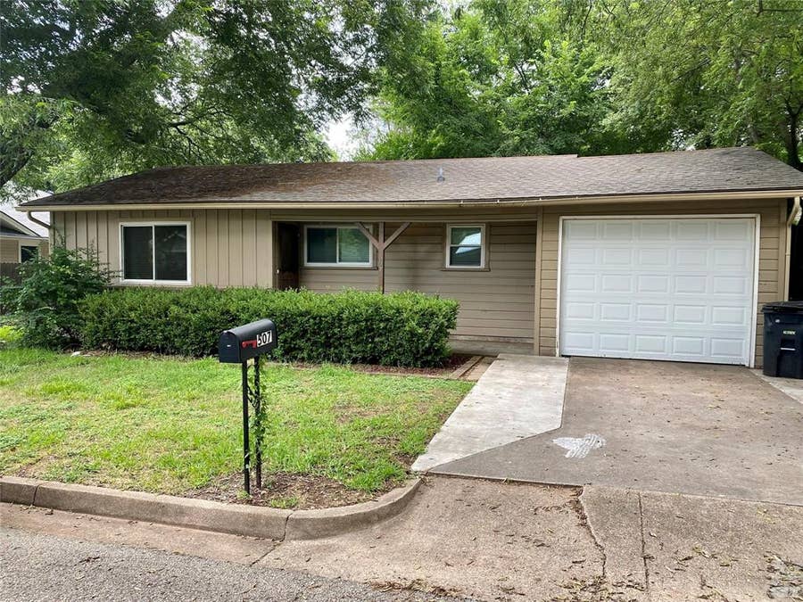 Property photo for 507 W Smith Street, Cleburne, TX