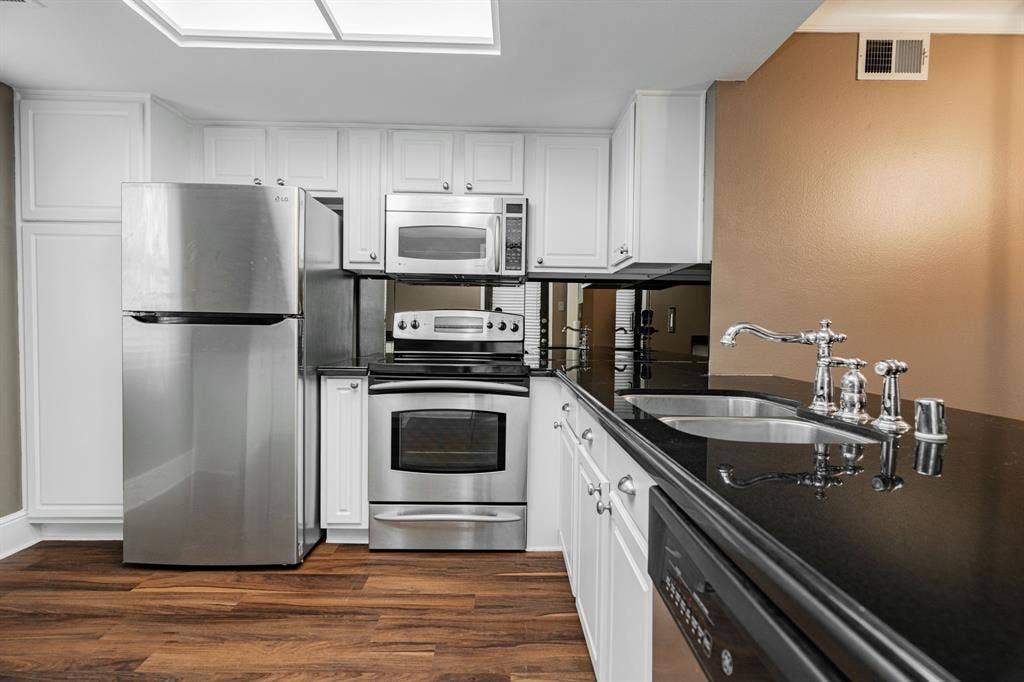 7809 Meadow Park Drive, #208, Dallas, TX 75230 7809 Meadow Park Drive, #208, Dallas, TX 75230