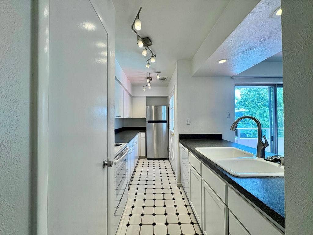 4347 Dickason Avenue, #207, Dallas, TX 75219