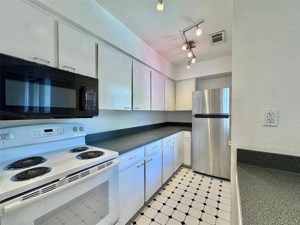 4347 Dickason Avenue, #207, Dallas, TX 75219