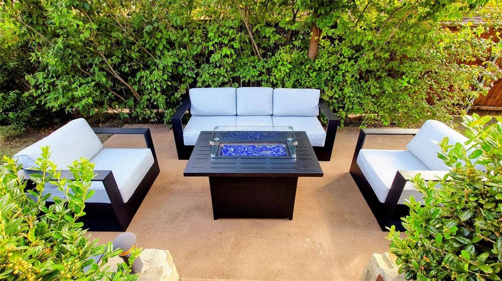 676 Princeton Way, Rockwall, TX 75087 Lower level sitting area in the back yard