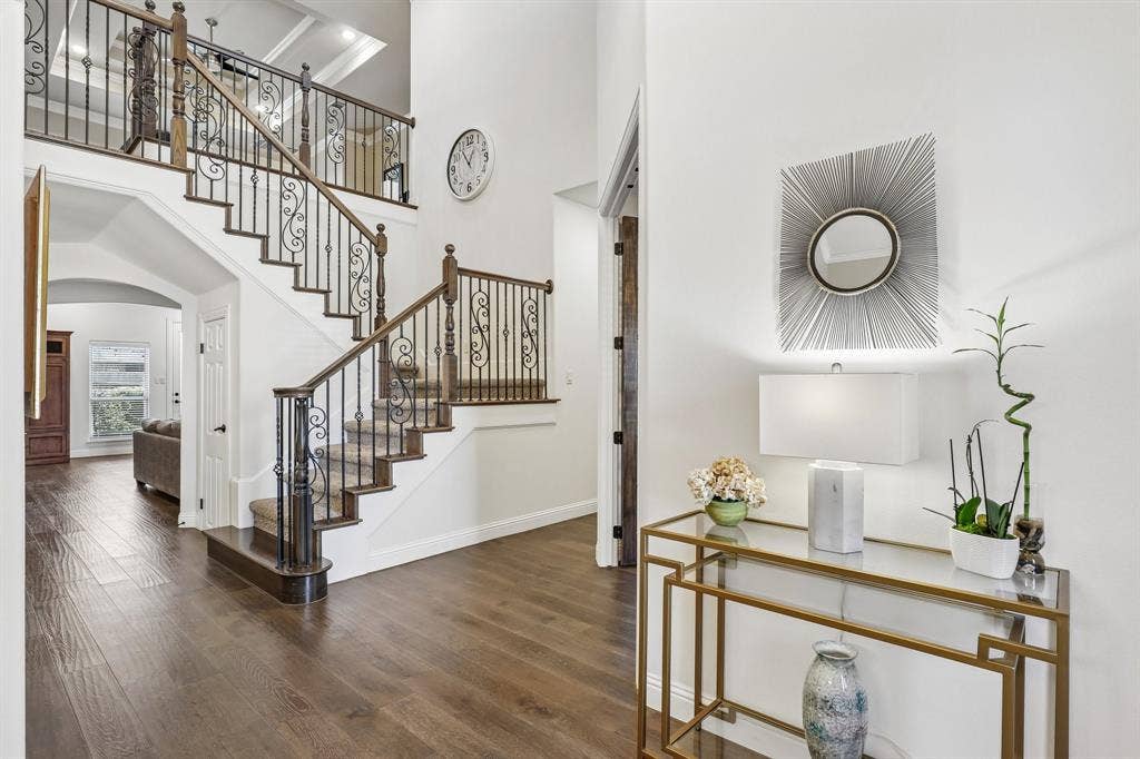 676 Princeton Way, Rockwall, TX 75087 Grand foyer greets you as you enter the home