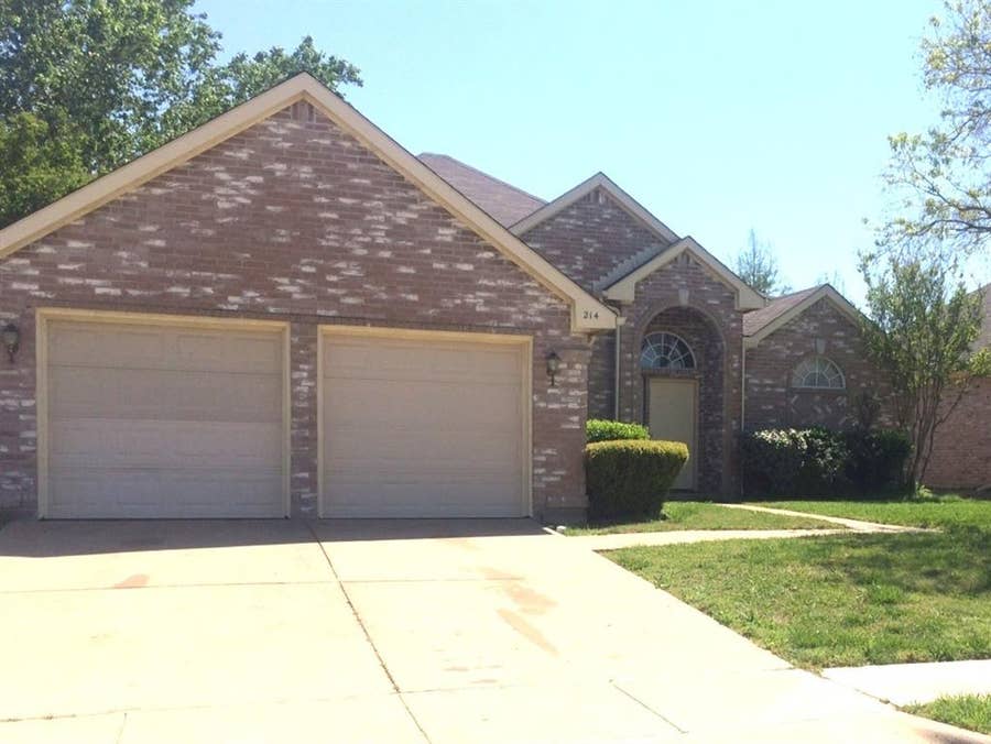 Property photo for 214 E Lynn Creek Drive E, Arlington, TX