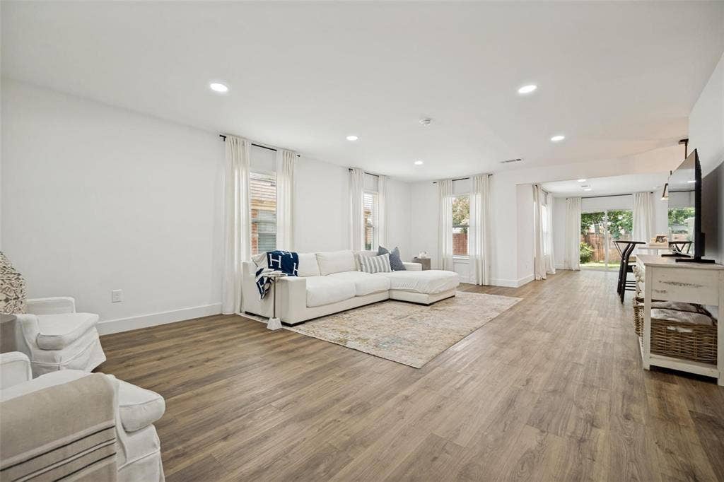 10229 San Juan Avenue, Dallas, TX 75228 10229 San Juan Avenue, Dallas, TX 75228