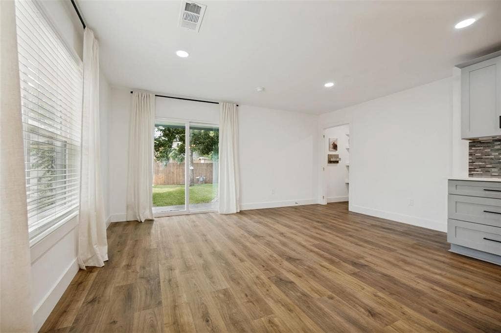 10229 San Juan Avenue, Dallas, TX 75228 10229 San Juan Avenue, Dallas, TX 75228