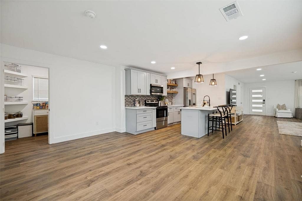 10229 San Juan Avenue, Dallas, TX 75228 10229 San Juan Avenue, Dallas, TX 75228