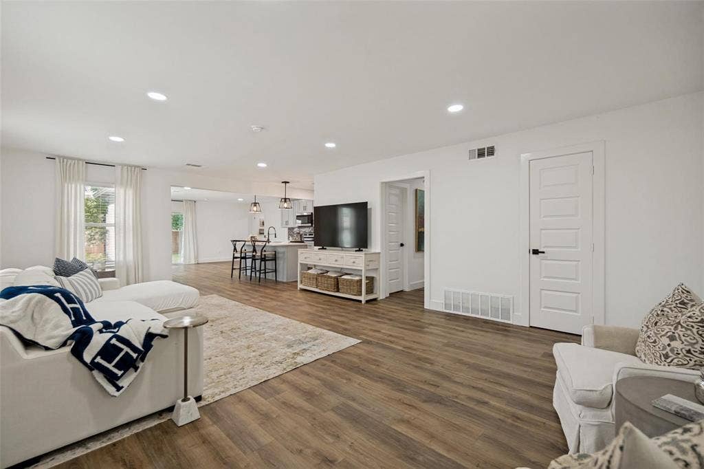 10229 San Juan Avenue, Dallas, TX 75228 10229 San Juan Avenue, Dallas, TX 75228