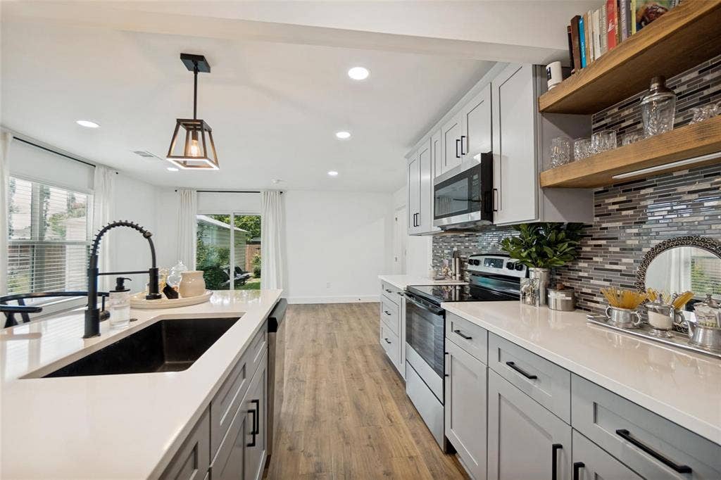 10229 San Juan Avenue, Dallas, TX 75228 10229 San Juan Avenue, Dallas, TX 75228