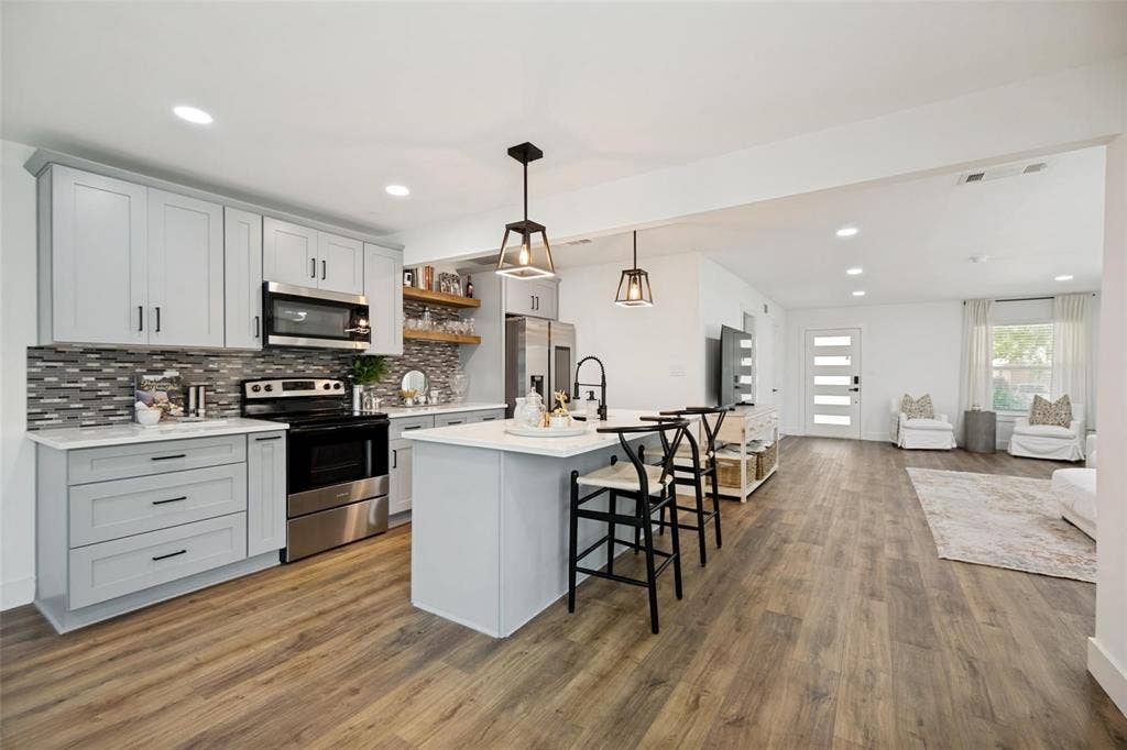 10229 San Juan Avenue, Dallas, TX 75228 10229 San Juan Avenue, Dallas, TX 75228