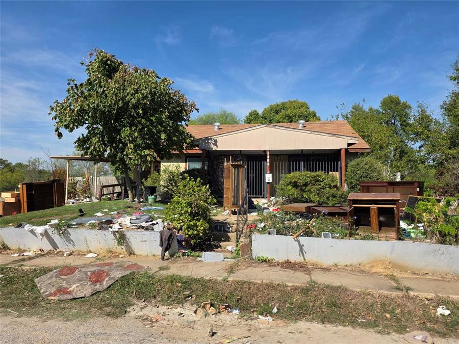 Property photo for 1465 Avenue Avenue E, Fort Worth, TX