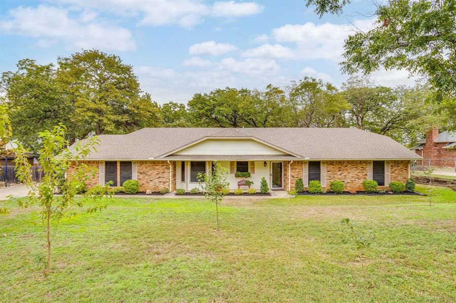 Property photo for 1209 Vera Lane, Kennedale, TX