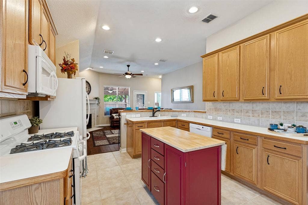 8201 Clear Bay, McKinney, TX 75072 8201 Clear Bay, McKinney, TX 75072
