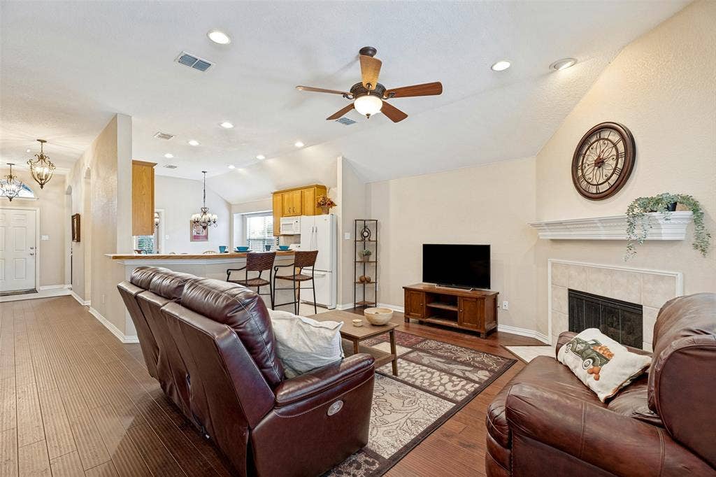 8201 Clear Bay, McKinney, TX 75072 8201 Clear Bay, McKinney, TX 75072