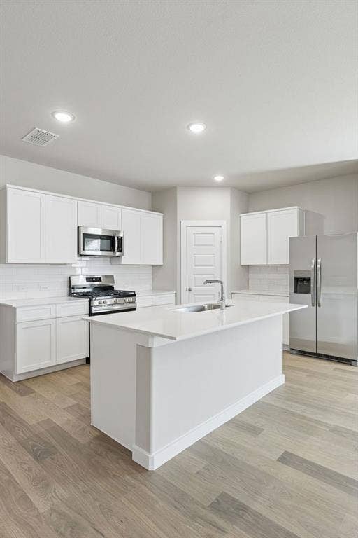 1943 Paddock Lane, Seagoville, TX 75159 Kitchen in the Holden home plan – REPRESENTATIVE PHOTO