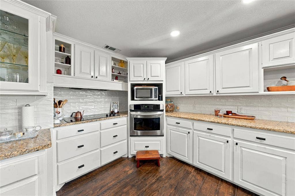 1001 Rolling Drive, Athens, TX 75751 1001 Rolling Drive, Athens, TX 75751