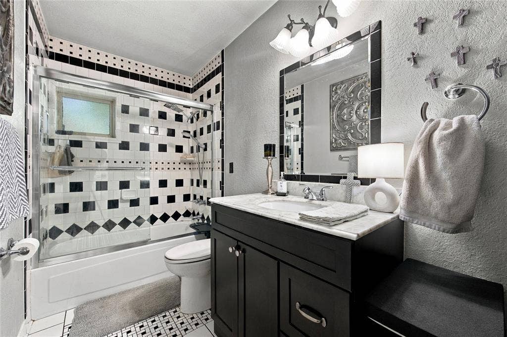 1001 Rolling Drive, Athens, TX 75751 1001 Rolling Drive, Athens, TX 75751