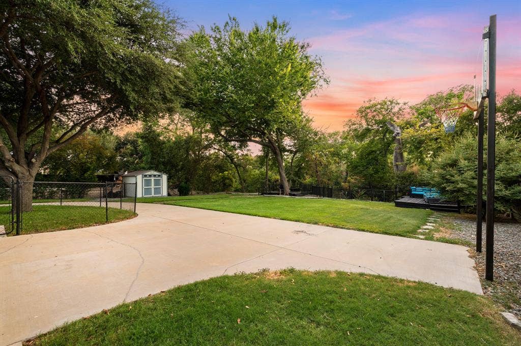 8559 S Mediterranean Circle, Dallas, TX 75238 8559 S Mediterranean Circle, Dallas, TX 75238
