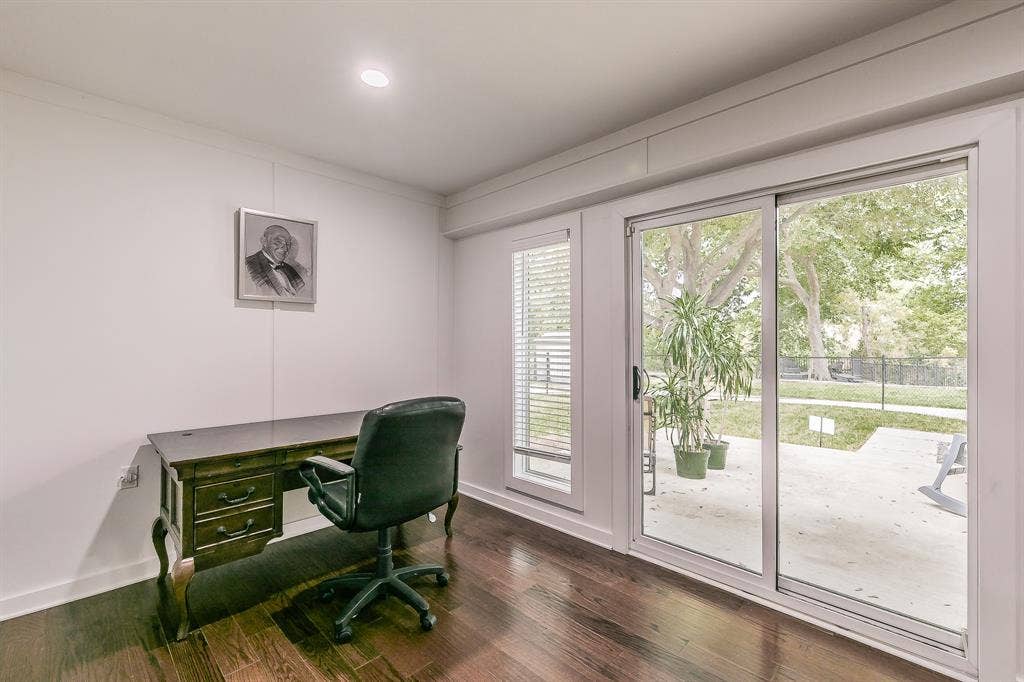 8559 S Mediterranean Circle, Dallas, TX 75238 8559 S Mediterranean Circle, Dallas, TX 75238