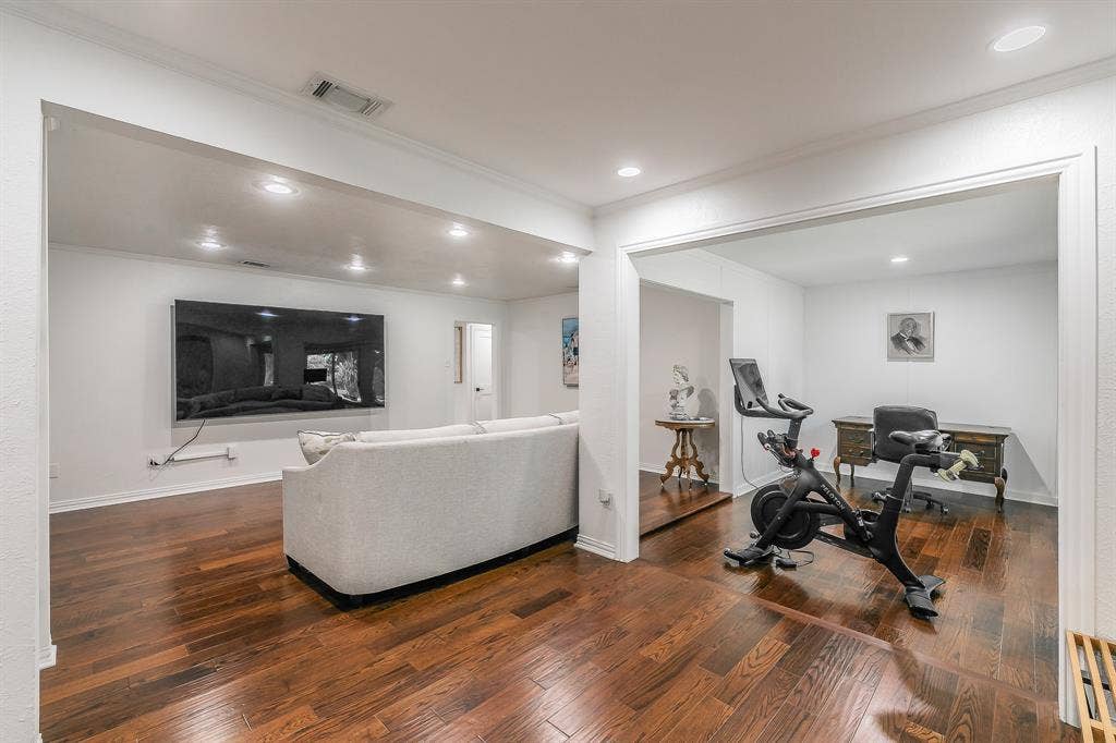 8559 S Mediterranean Circle, Dallas, TX 75238 8559 S Mediterranean Circle, Dallas, TX 75238