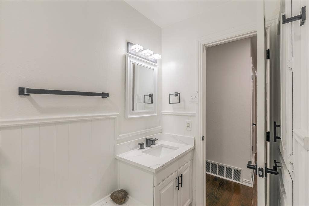 8559 S Mediterranean Circle, Dallas, TX 75238 8559 S Mediterranean Circle, Dallas, TX 75238