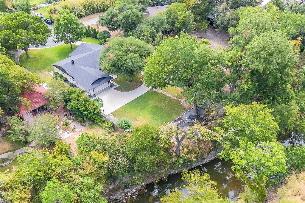 8559 S Mediterranean Circle, Dallas, TX 75238 8559 S Mediterranean Circle, Dallas, TX 75238