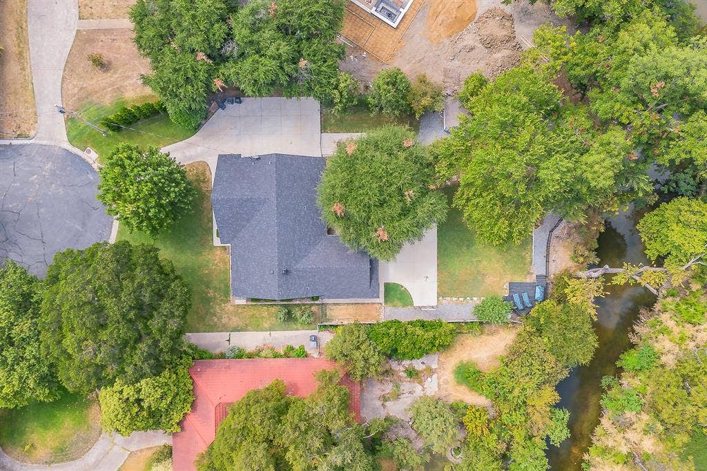 8559 S Mediterranean Circle, Dallas, TX 75238 8559 S Mediterranean Circle, Dallas, TX 75238