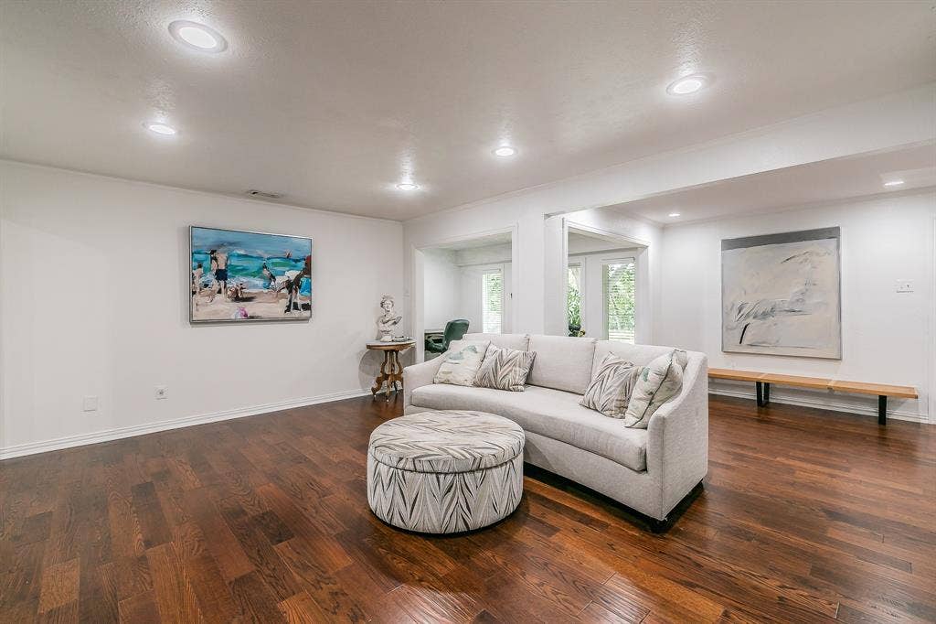 8559 S Mediterranean Circle, Dallas, TX 75238 8559 S Mediterranean Circle, Dallas, TX 75238