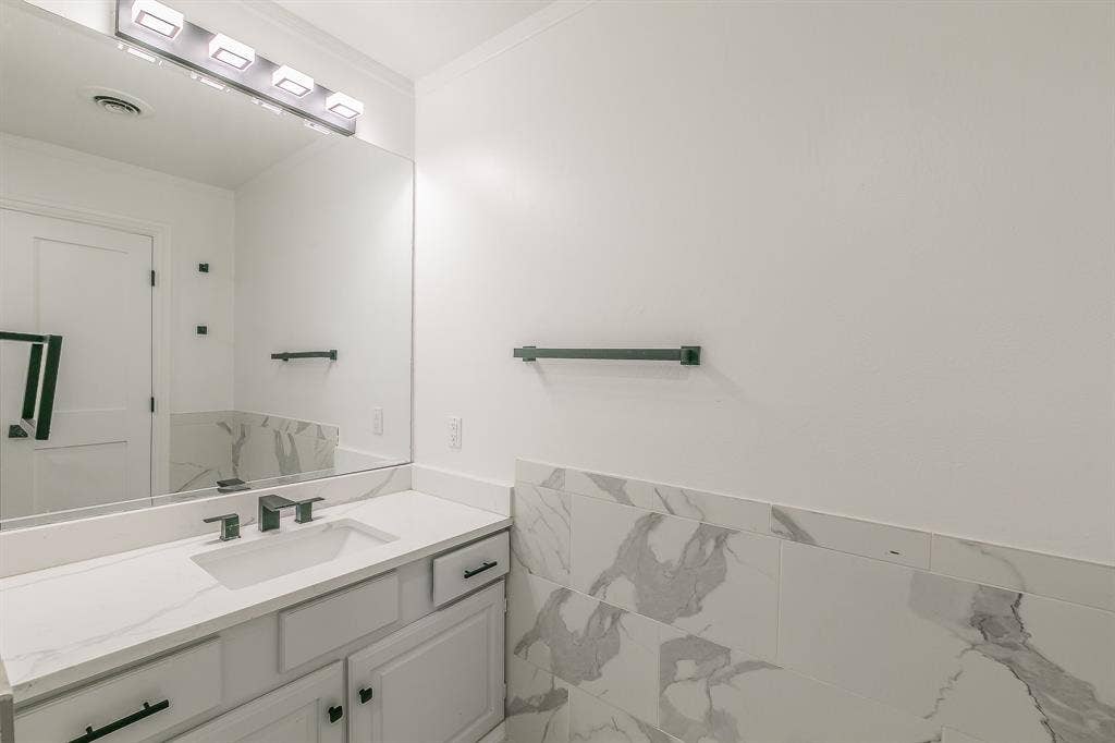 8559 S Mediterranean Circle, Dallas, TX 75238 8559 S Mediterranean Circle, Dallas, TX 75238